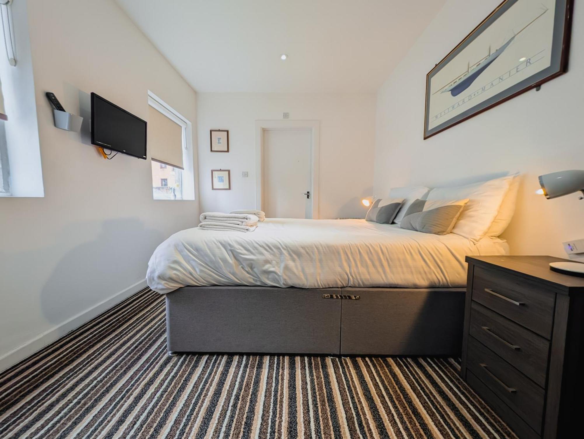Bay & Harbour Holiday Apartments & Rooms Only Weston-super-Mare Exterior photo
